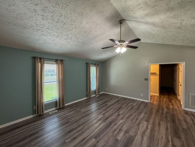 Building Photo - Lovely 3 Bed 2 Bath Home with Bonus Room