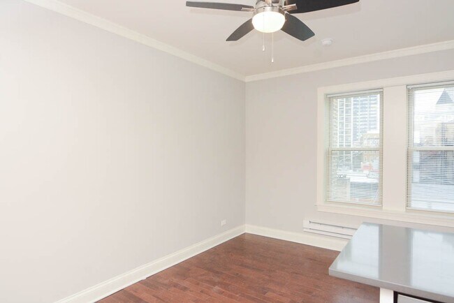 Foto del edificio - 638 W Wrightwood Ave
