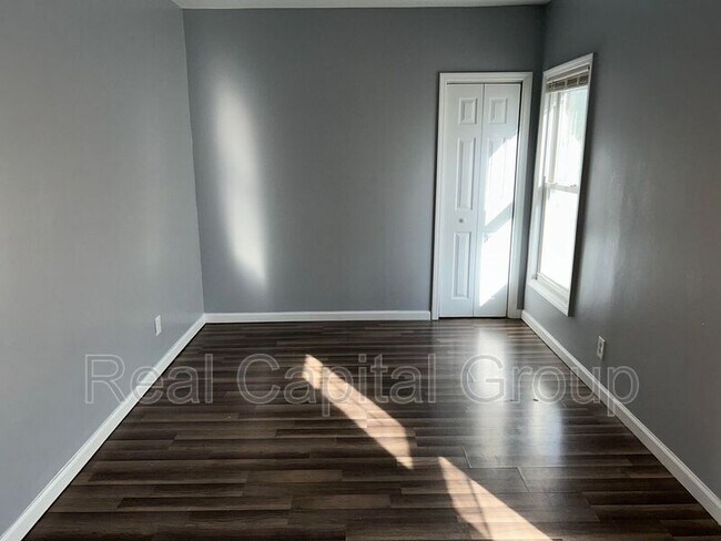 Foto del edificio - 1724 Foster Ave