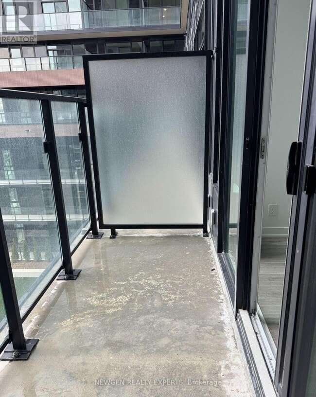 Building Photo - 285 Dufferin St