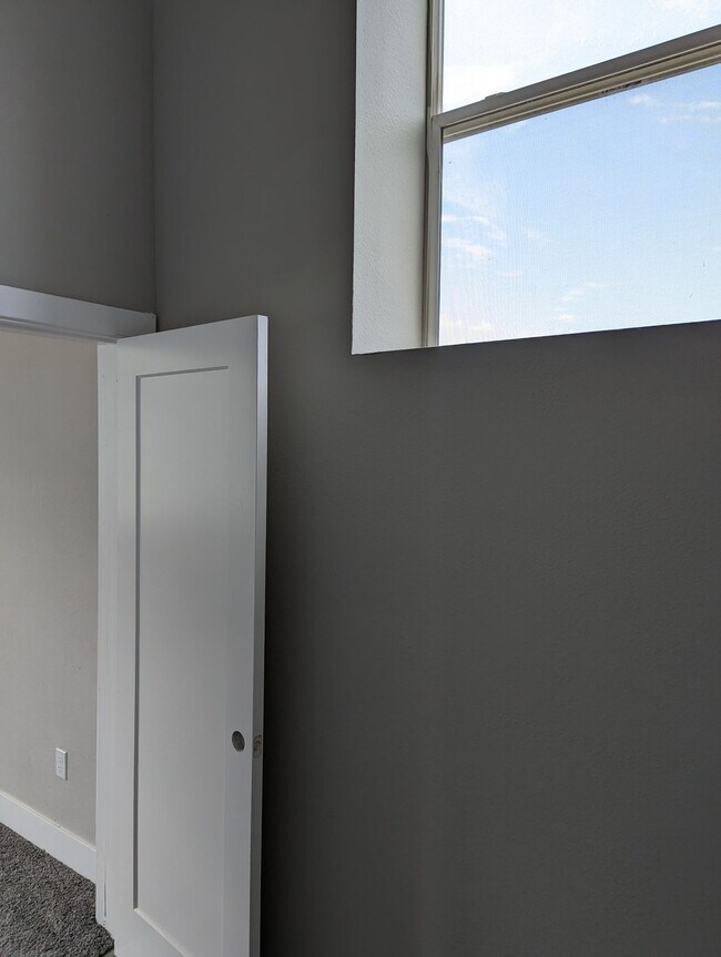 Lincoln Building 514 McKinley Ave W Kellogg, ID Apartments for Rent