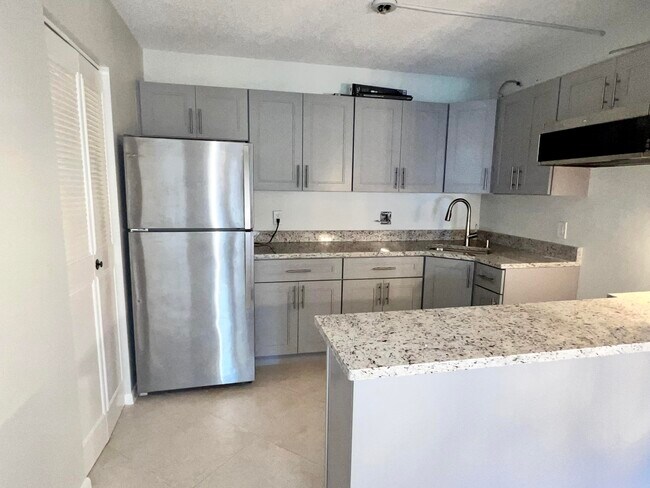 Foto del edificio - 231 Pine HOV Cir