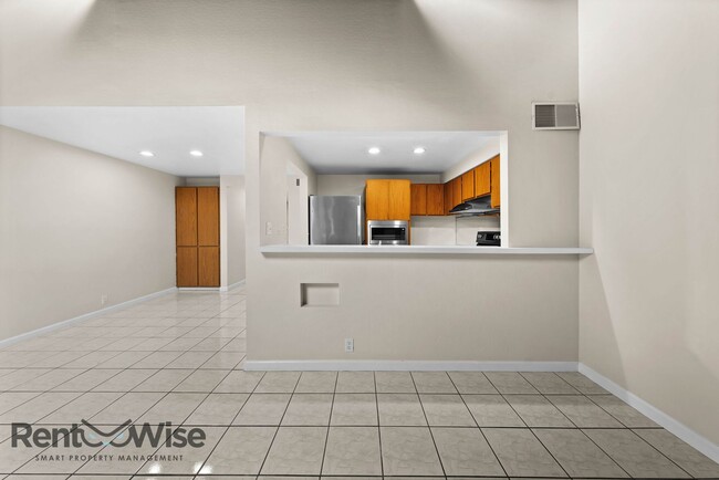 Building Photo - 621 Midrock Cors