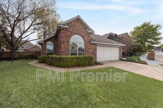 Building Photo - 1220 Royal Crescent Dr