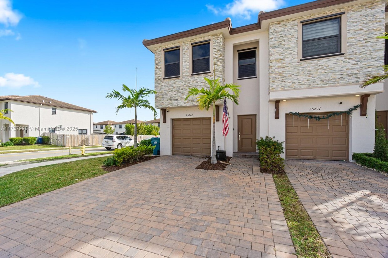 Foto principal - 25205 SW 107th Ct