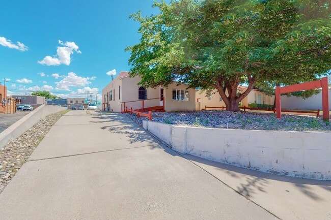 Foto del edificio - 3106 Monte Vista Blvd NE