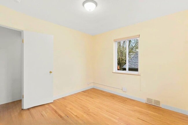 Building Photo - 2021 Perry St