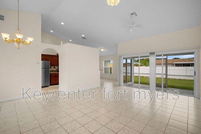 Foto del edificio - 4535 32nd Ave SW