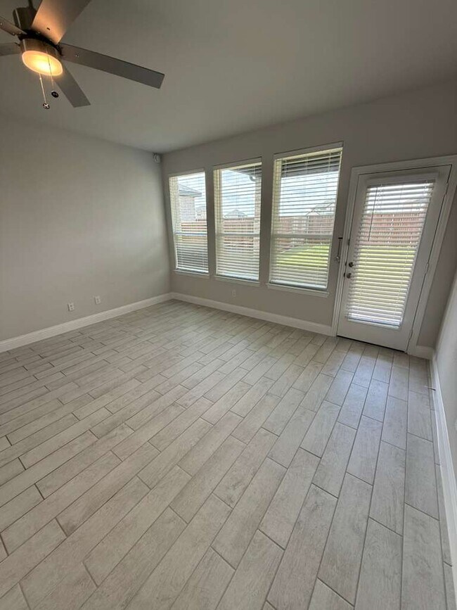 Foto del edificio - 517 Lana Dr