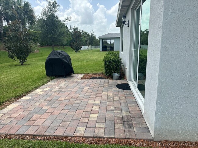 Building Photo - 10179 SW Captiva Dr