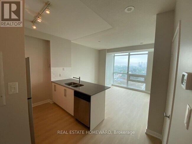 Building Photo - 1171 Queen St W