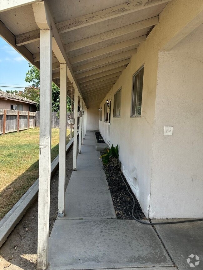 Building Photo - 514 W Iris Ave