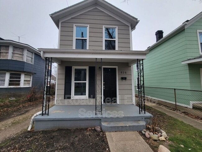Photo - 626 Ross Avenue House