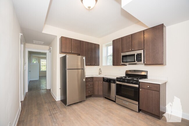 Foto del edificio - 2824 N Troy St