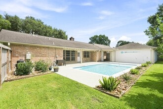 Building Photo - 1135 Trowbridge Dr