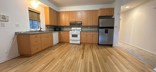 Foto del edificio - 711 W 31st St