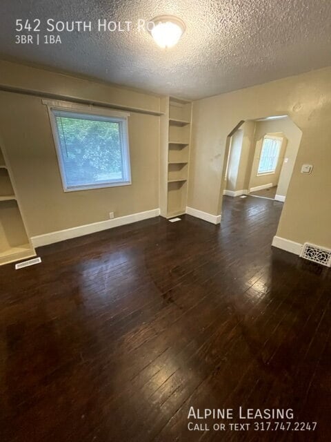 Building Photo - 542 S Holt Rd