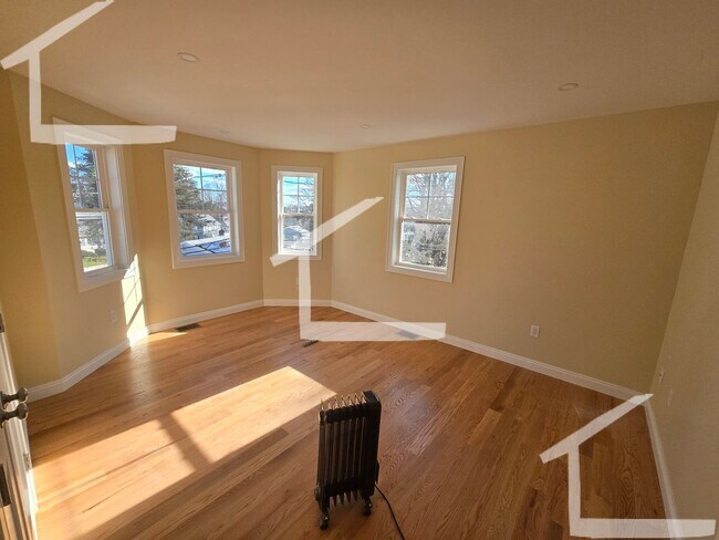 Foto del edificio - BRAND NEW fully renovated 3-bed/3-bath!