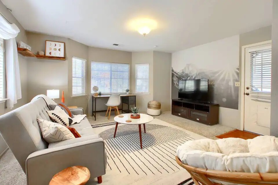 Primary Photo - 2410 Coachman Rd