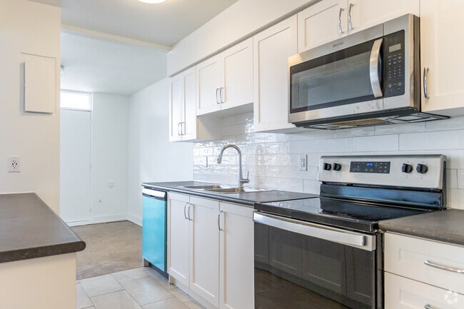 2BR, 1BA - 1072SF - Kitchen - 3434 Eglinton Avenue East