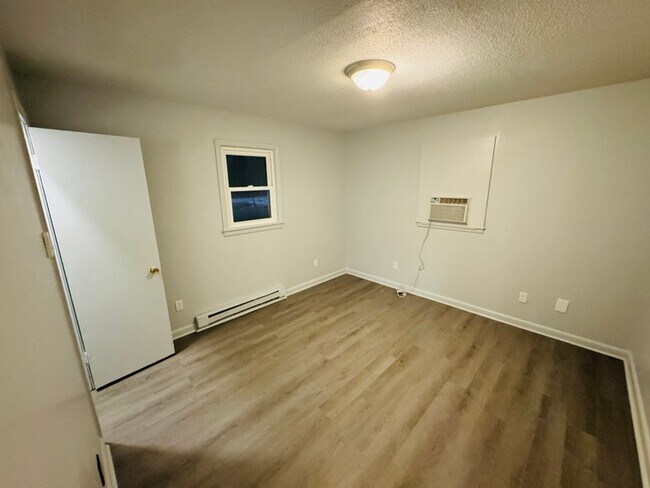 Foto del edificio - 2512 Rockwood Dr