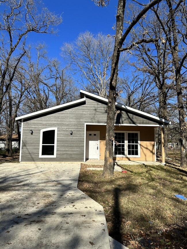 Building Photo - 118 Red Bird Ln