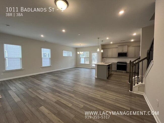 Building Photo - 1011 Badlands St