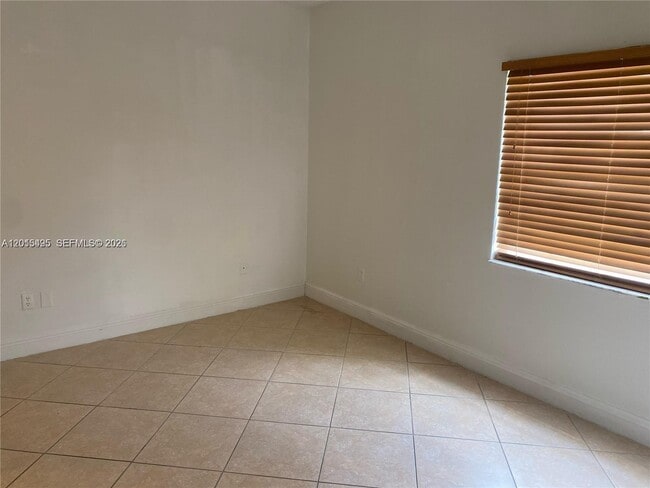 Foto del edificio - 18330 NW 68th Ave