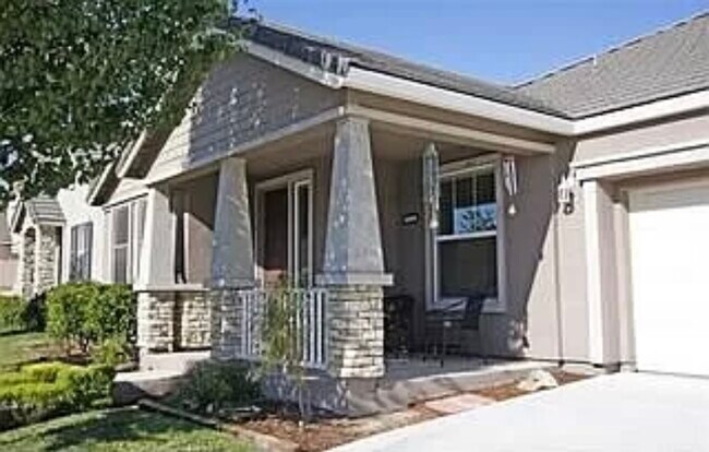 Building Photo - 204 Marina Ln