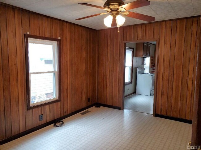 Building Photo - 804 2nd St