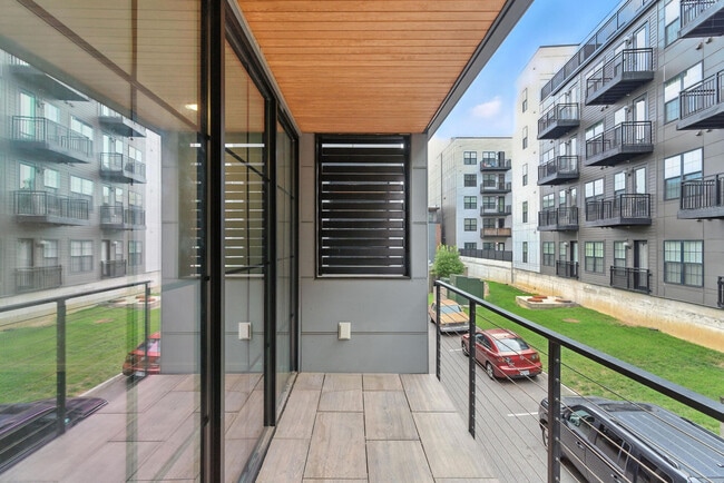 Building Photo - City View Row