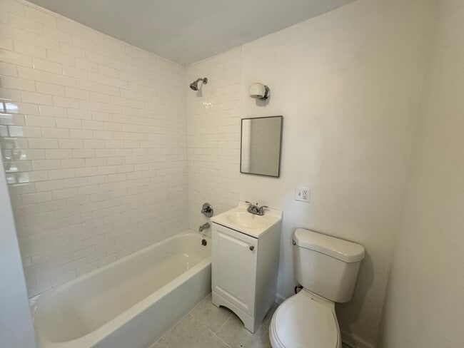 Building Photo - 95 Delafield St