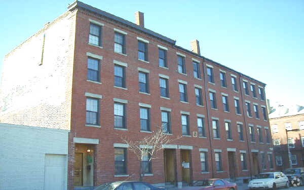 Primary Photo - 8-16 Henry St