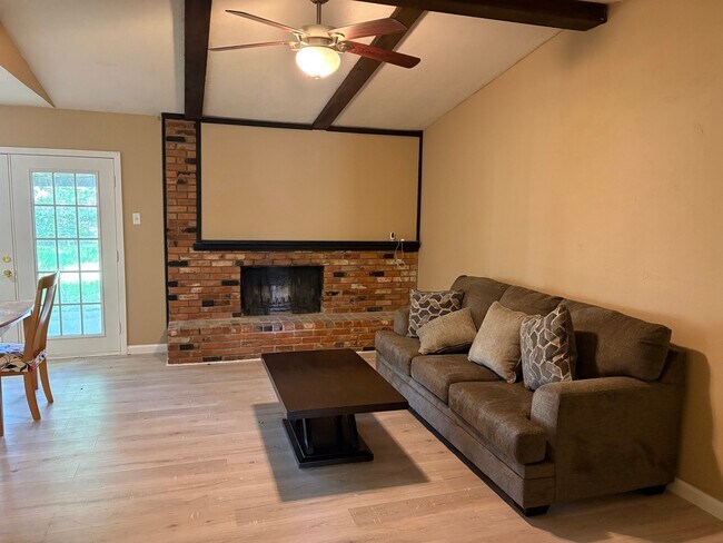 Foto del edificio - 724 Melinda Dr