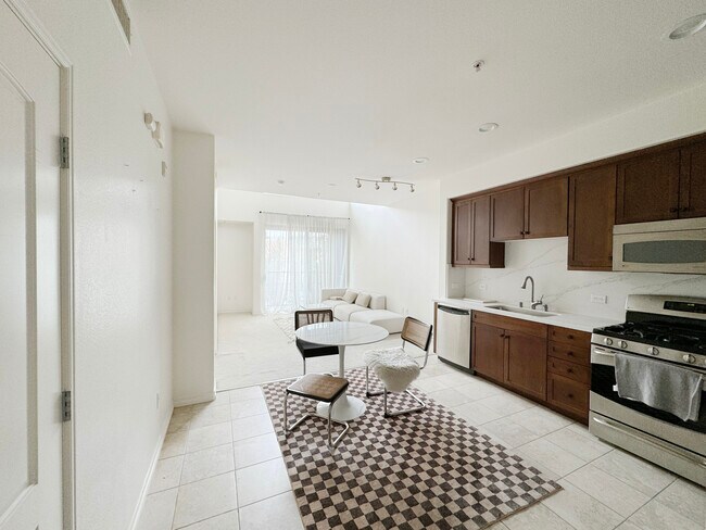 Foto del edificio - 629 Traction Ave