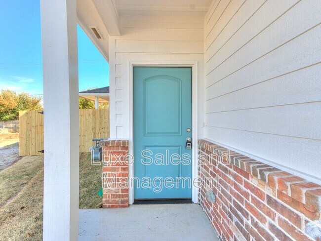 Building Photo - 10532 Utica Dr