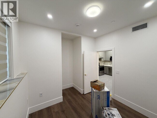 Photo du bâtiment - 10XX E 62nd Ave