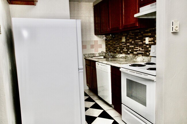 Foto del edificio - 204 Oak Manor Pl