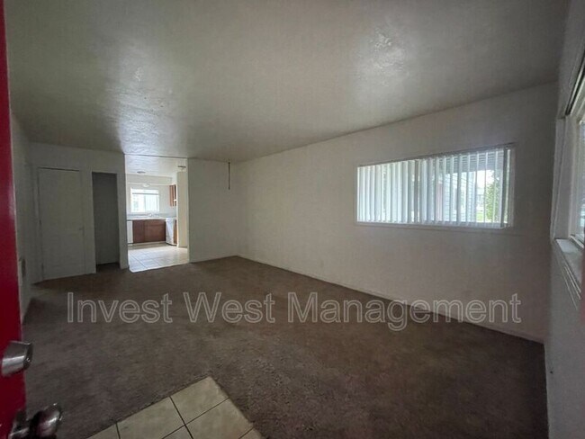 Foto del edificio - 1950-1933 33rd Ave