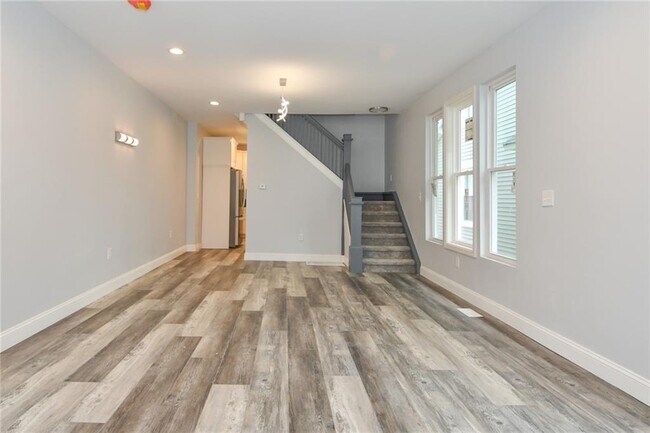 Building Photo - 304 N Walcott St