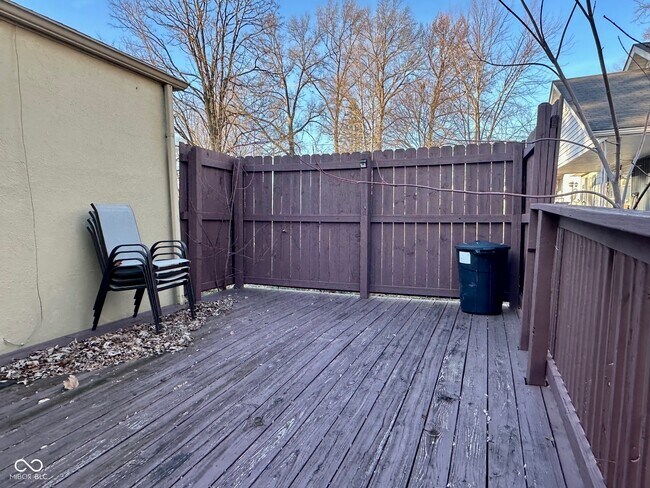 Foto del edificio - 161 Bosstick Ave