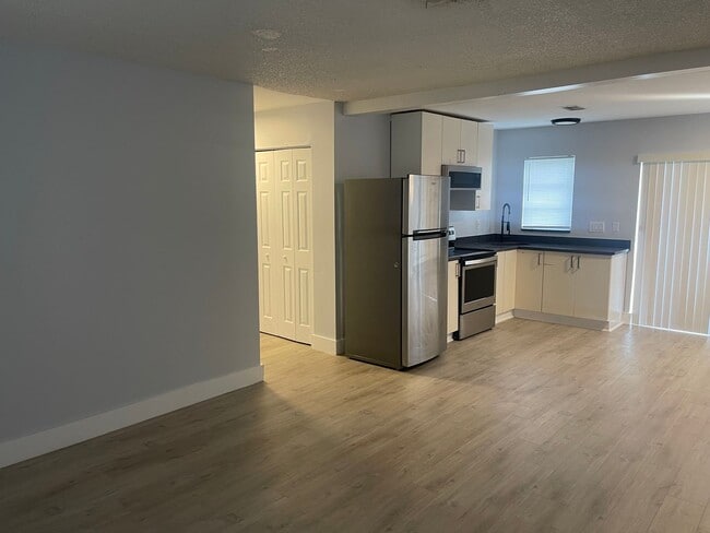 Building Photo - 780 NE 46th Ct