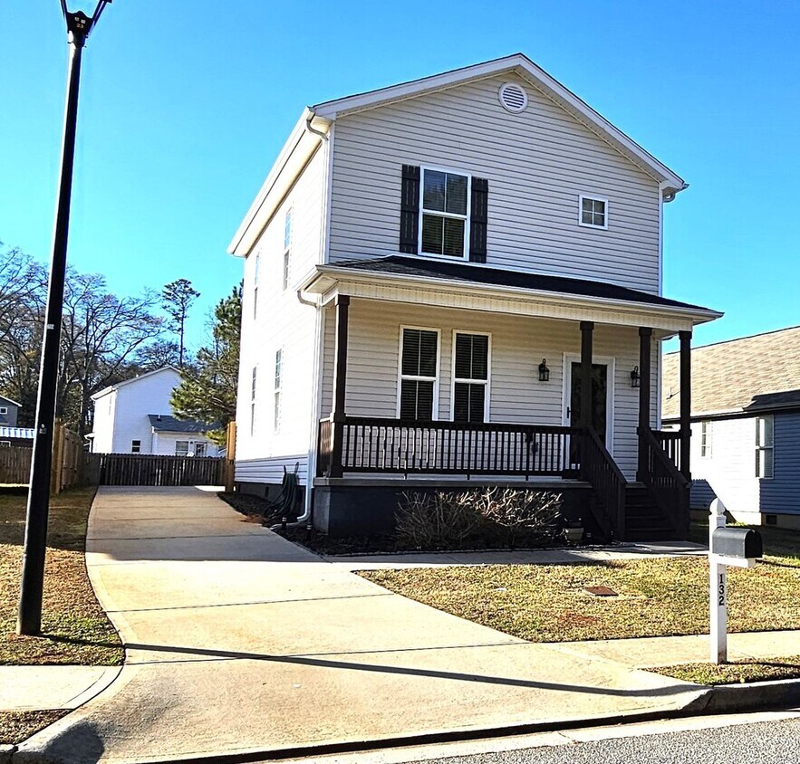 3 BR/2.5 BA near the hub of Zebulon square... House Rental in Zebulon