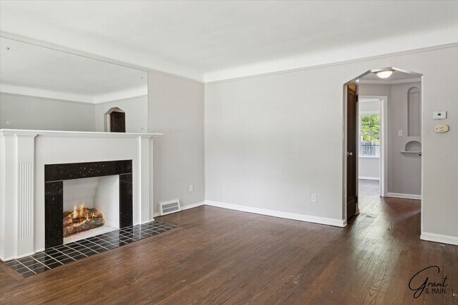 Building Photo - $1450 3 bedroom bungalow