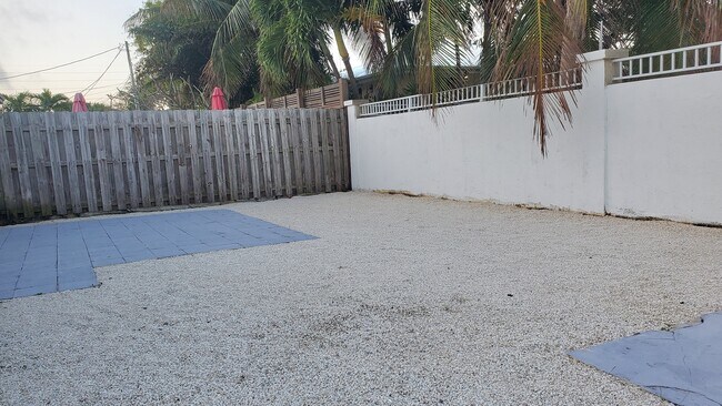 patio privado cercado - 603 124th Street Gulf