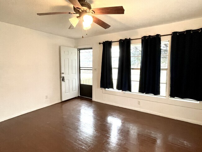 Foto del edificio - 1527 1st Ave SW