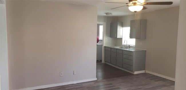 Building Photo - 912 Jennetta St