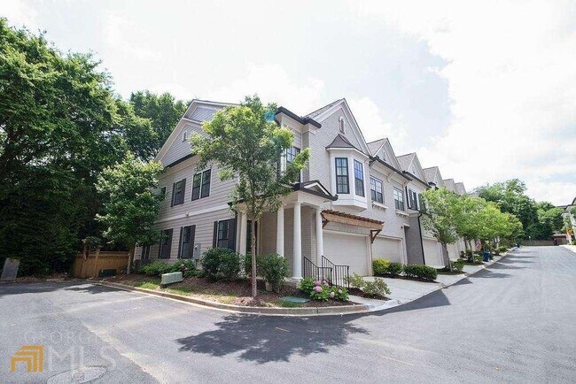 Building Photo - 404 Summerhour St