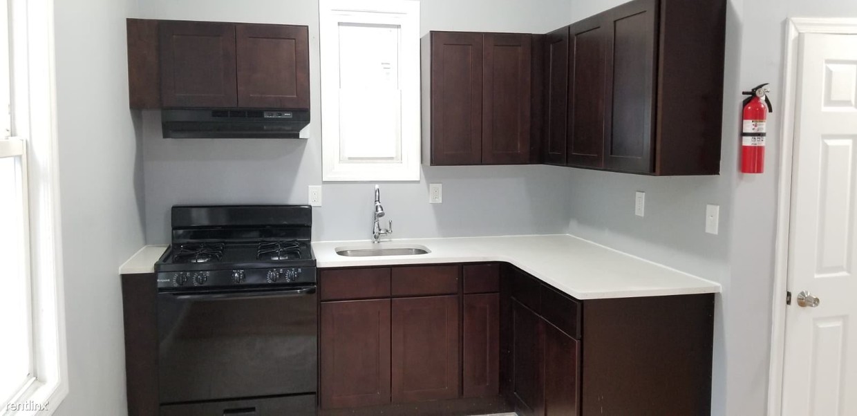 3 br, 2 bath - 140 Maple Ave Apt 2 - 3 br, 2 bath  - 140 Maple Ave Apt 2