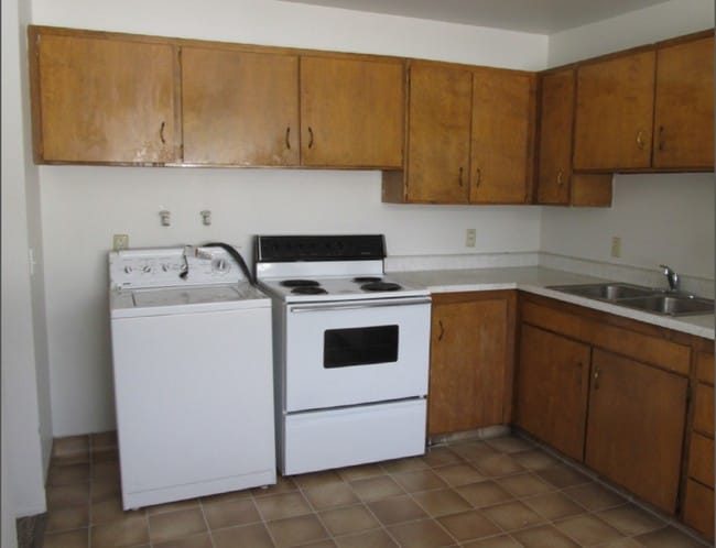  - 267 W Center St